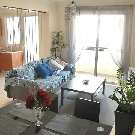 Panorama Court Apartment *